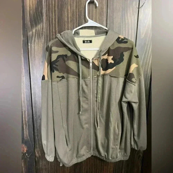 Miss Me zip hoodie jacket camouflage print-Size:Medium - Picture 1 of 9